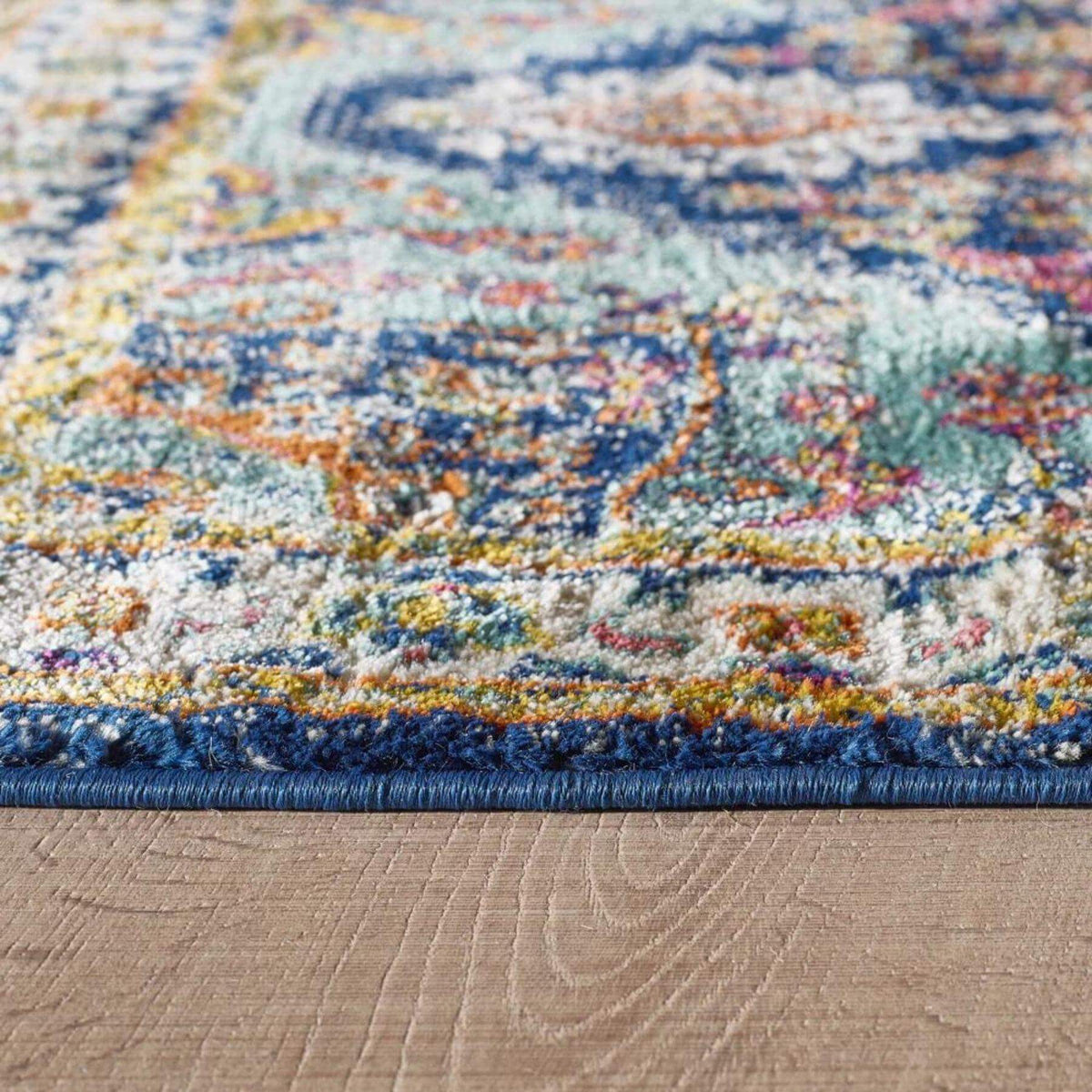 Granada Multicolour Vintage Rug | Emerald — room photo 3