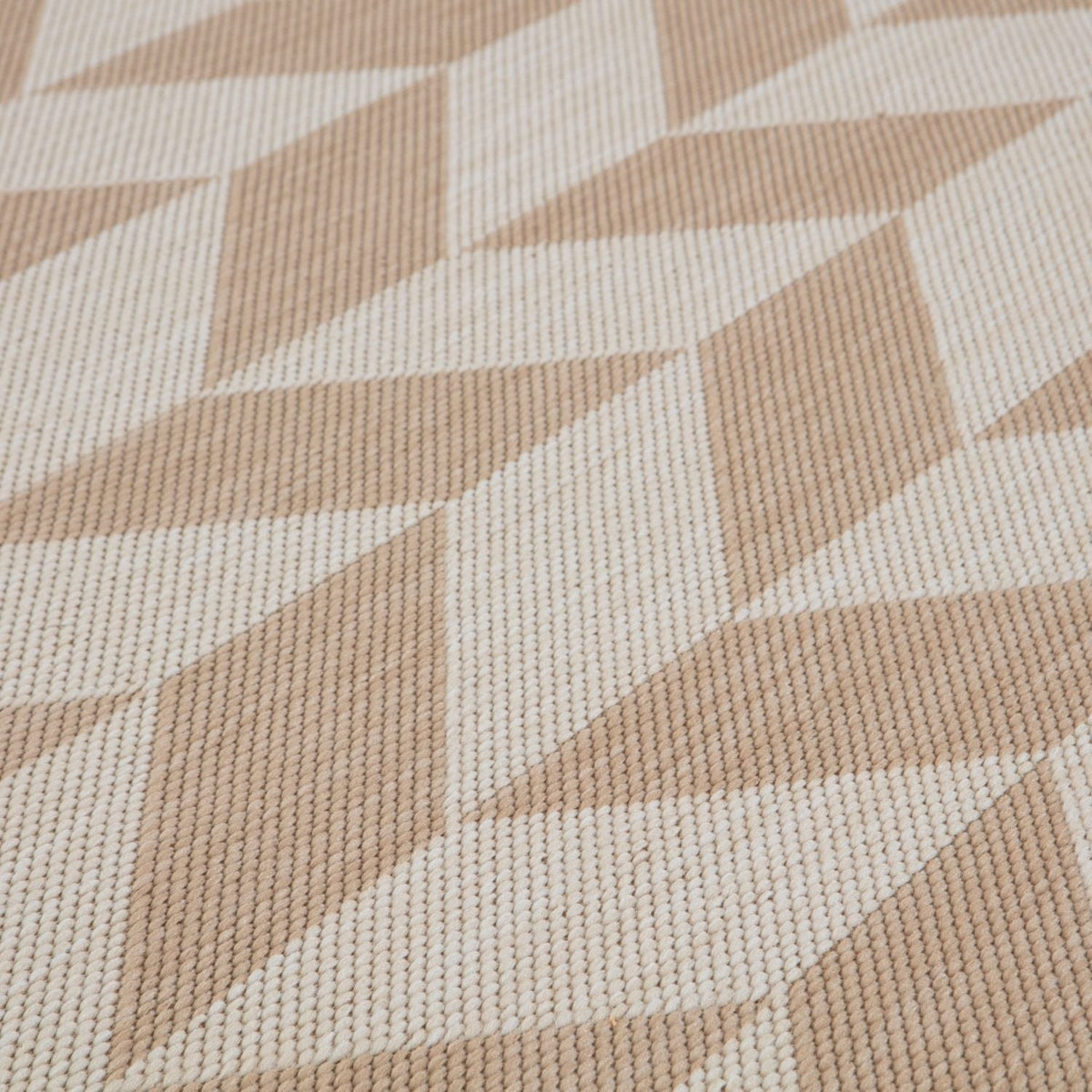 Ecology Outdoor Rug Beige | 600Be — room photo 2