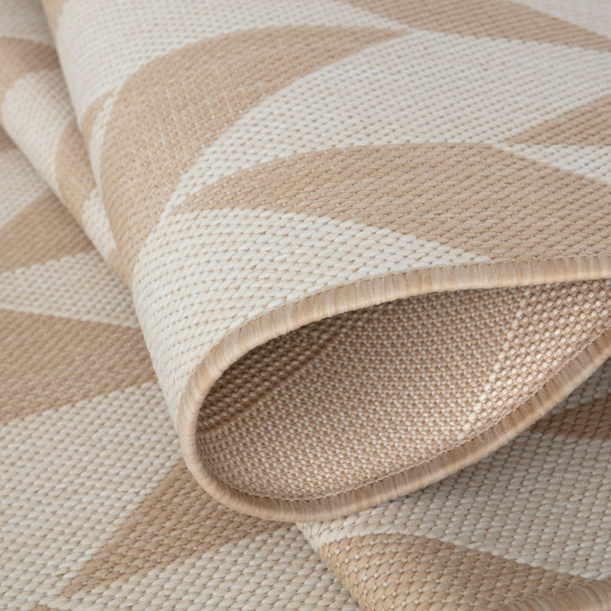 Ecology Outdoor Rug Beige | 600Be — room photo 3