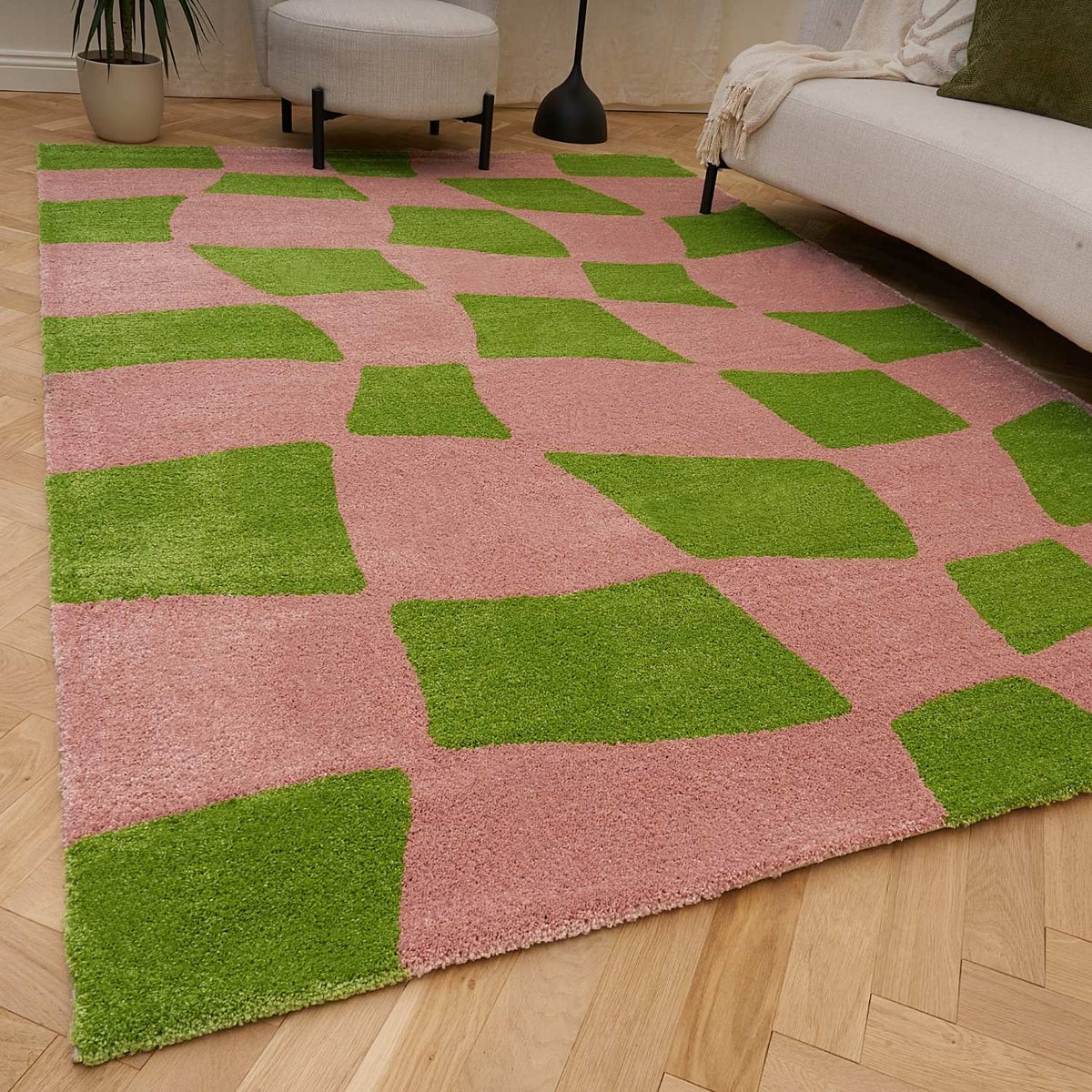 Joli Checkered Green & Pink Rug — room photo 8