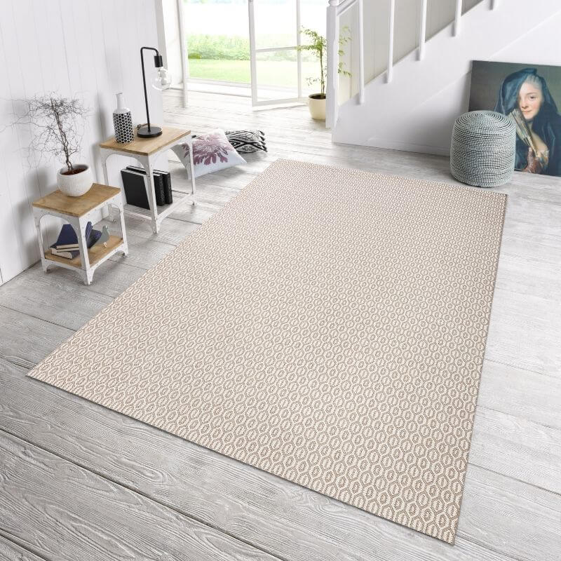 Indoor Outdoor Coin Rug – Geometric Design — room photo 4