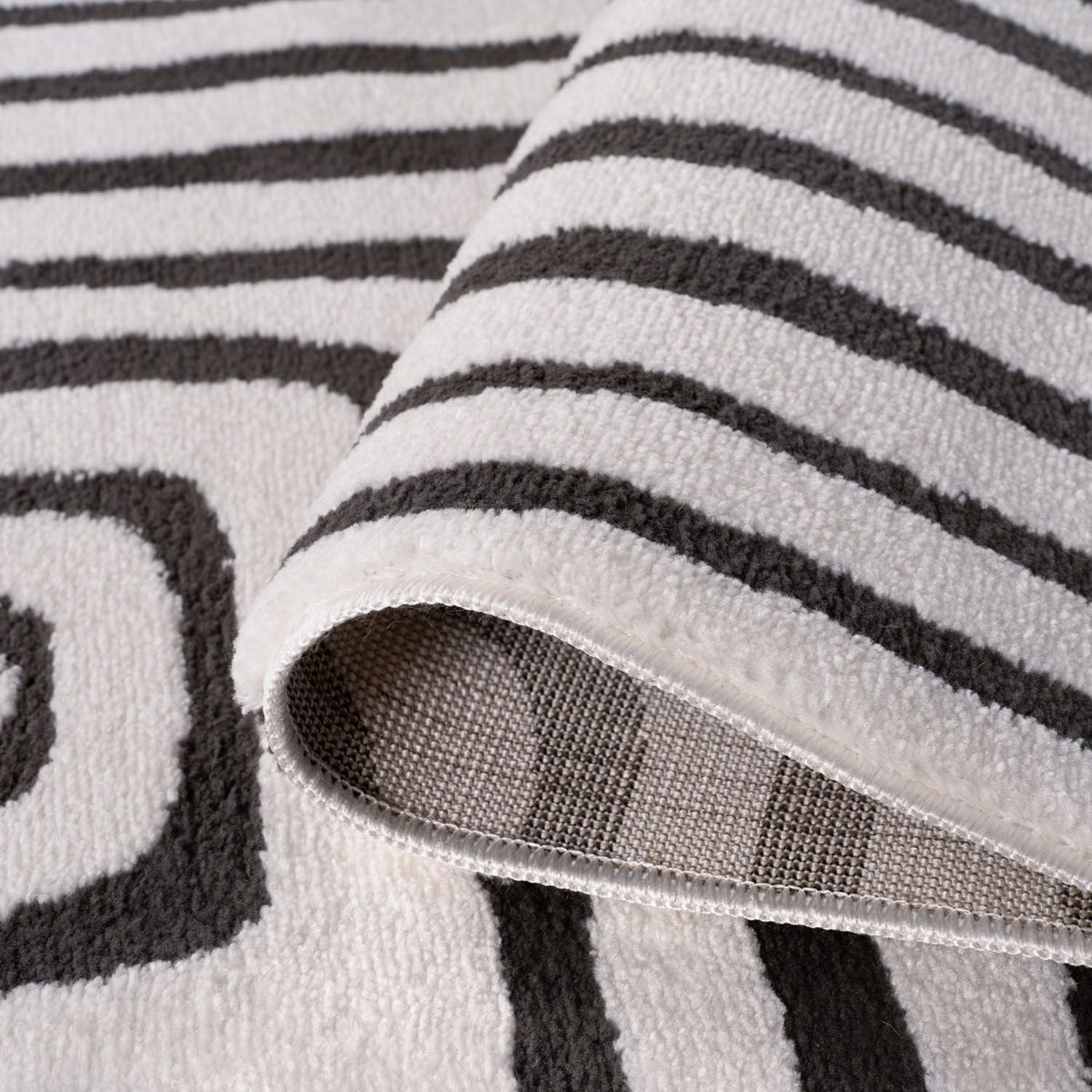 Loft Geometric Dark Grey Rug — room photo 4