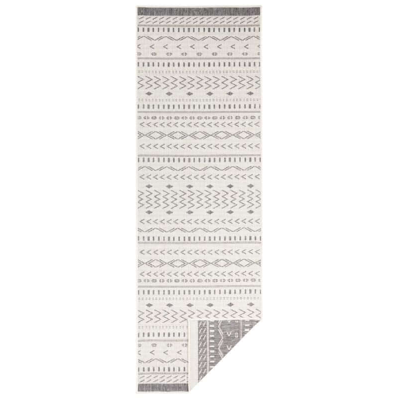 Kuba Reversible Indoor-Outdoor Rug — room photo 7
