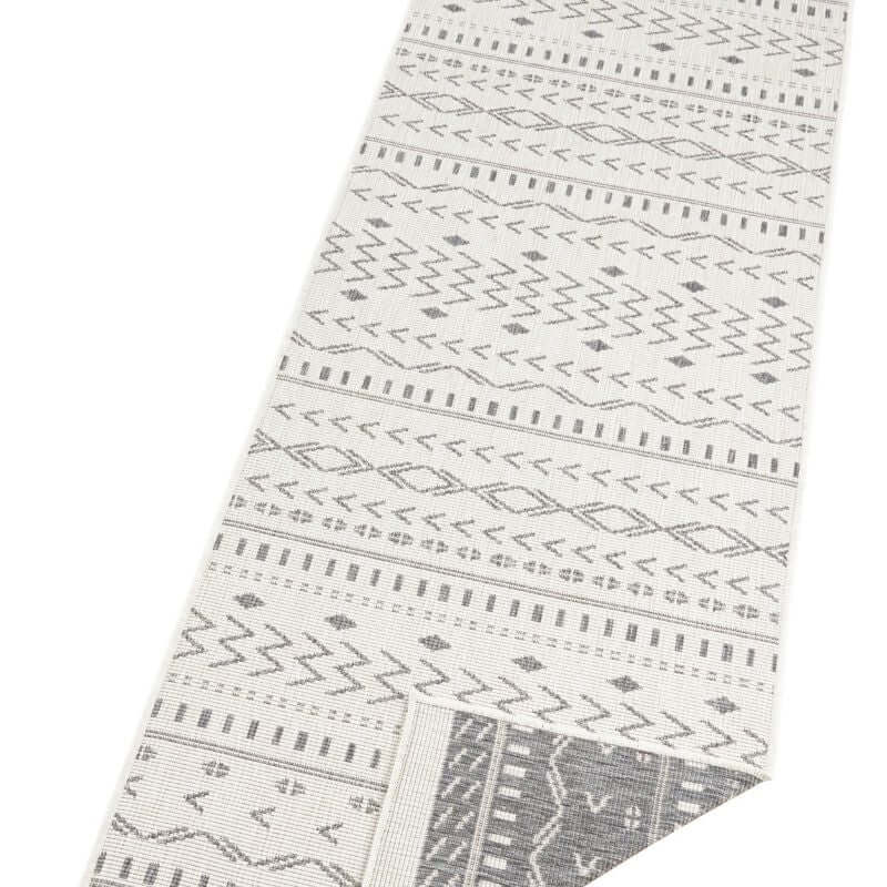 Kuba Reversible Indoor-Outdoor Rug — room photo 8
