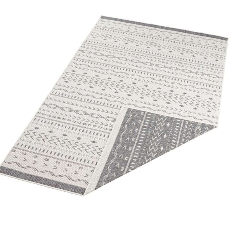 Kuba Reversible Indoor-Outdoor Rug — room photo 4
