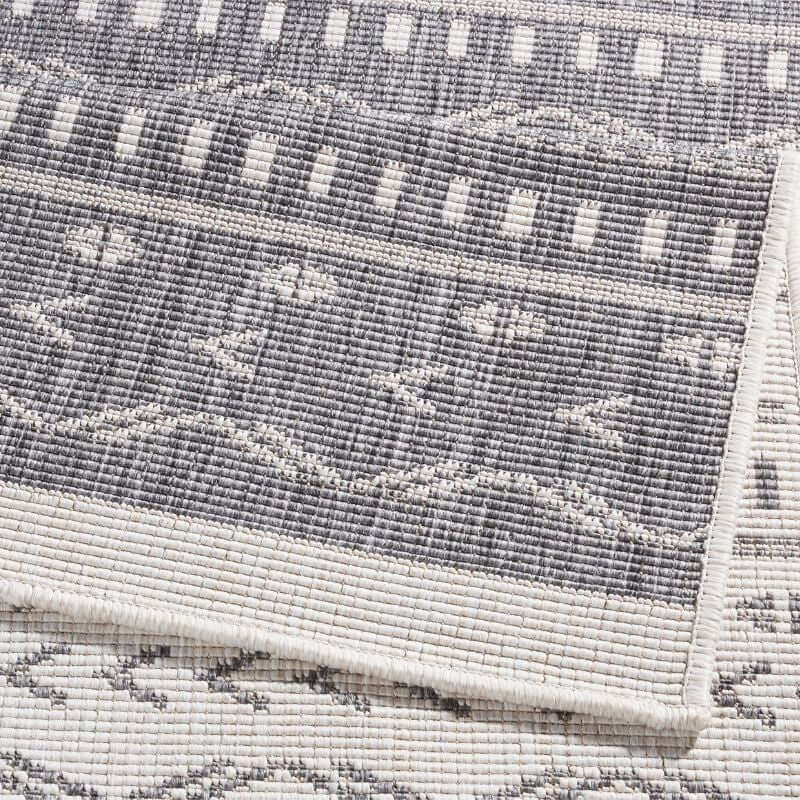 Kuba Reversible Indoor-Outdoor Rug — room photo 3