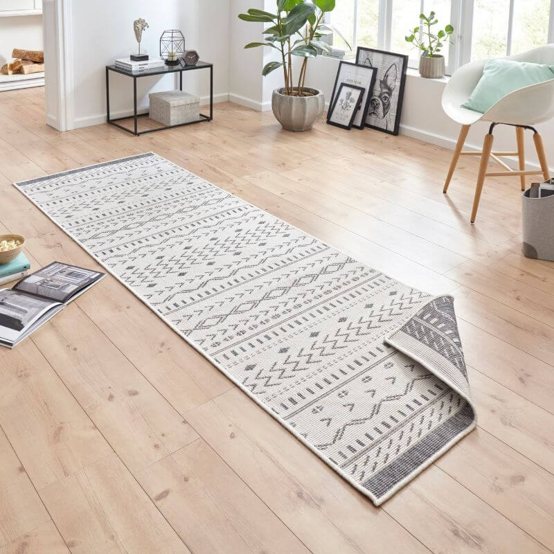 Kuba Reversible Indoor-Outdoor Rug — room photo 9