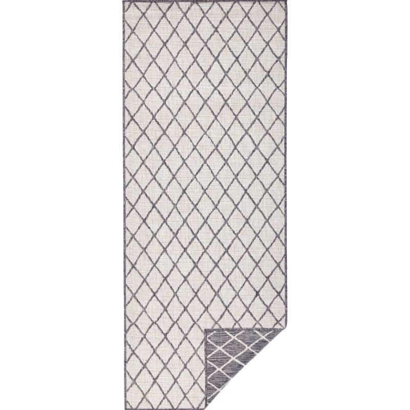 Reversible Indoor-Outdoor Geometric Flatweave Rug — room photo 6