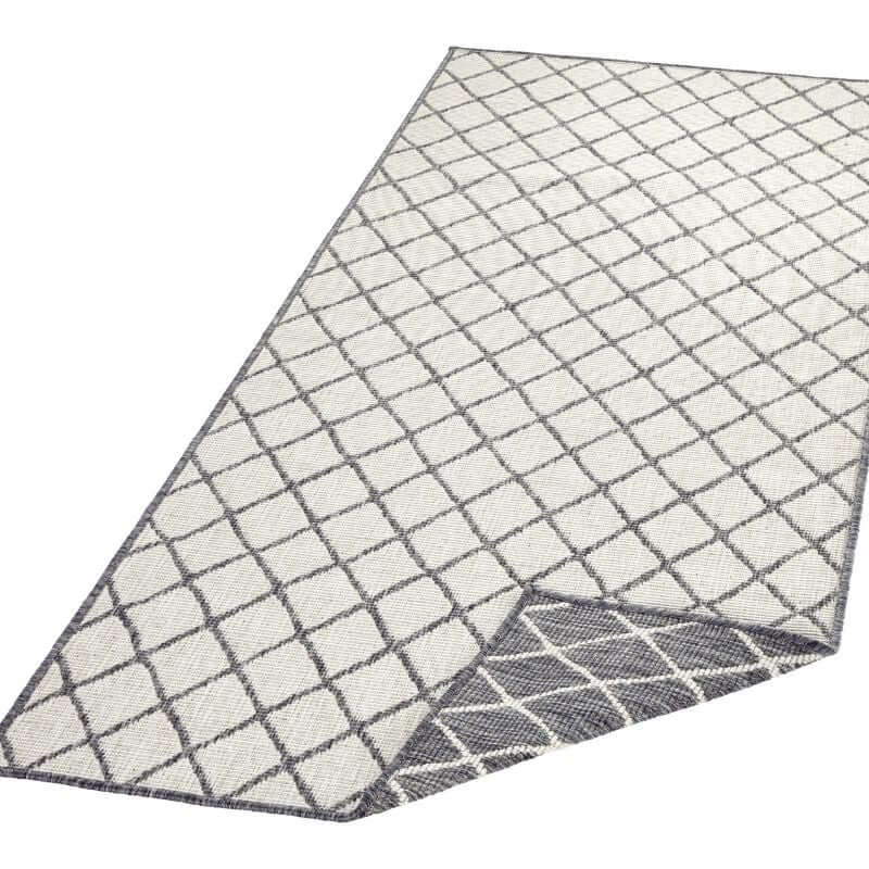 Reversible Indoor-Outdoor Geometric Flatweave Rug — room photo 7