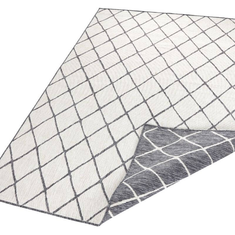 Reversible Indoor-Outdoor Geometric Flatweave Rug — room photo 2