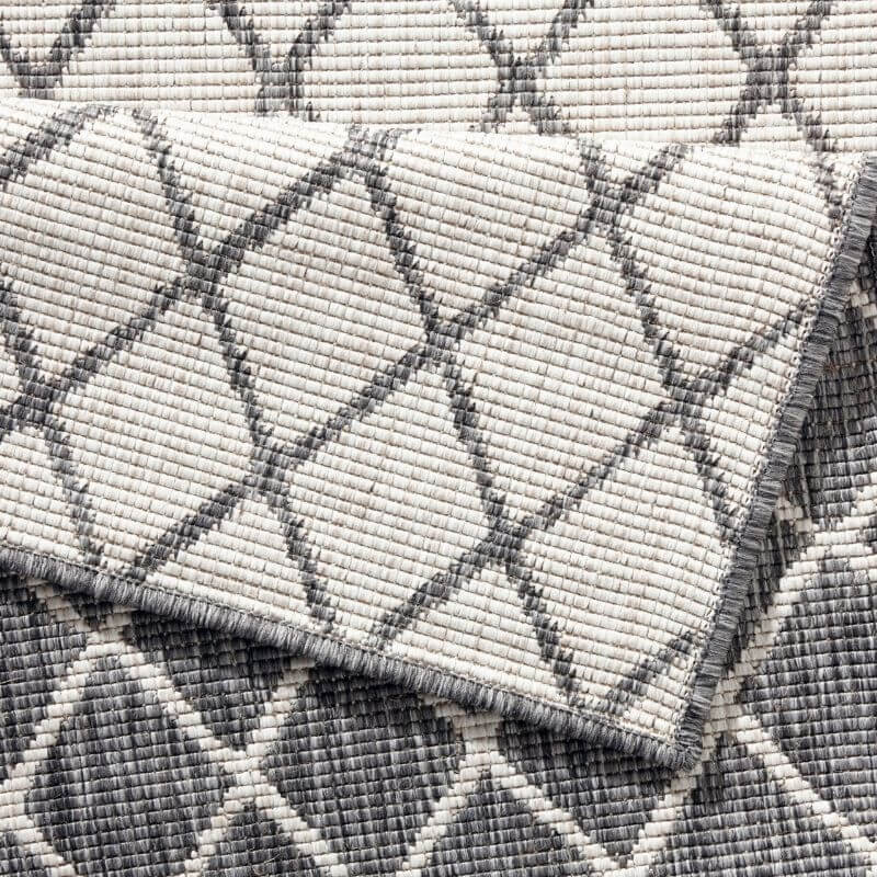 Reversible Indoor-Outdoor Geometric Flatweave Rug — room photo 3