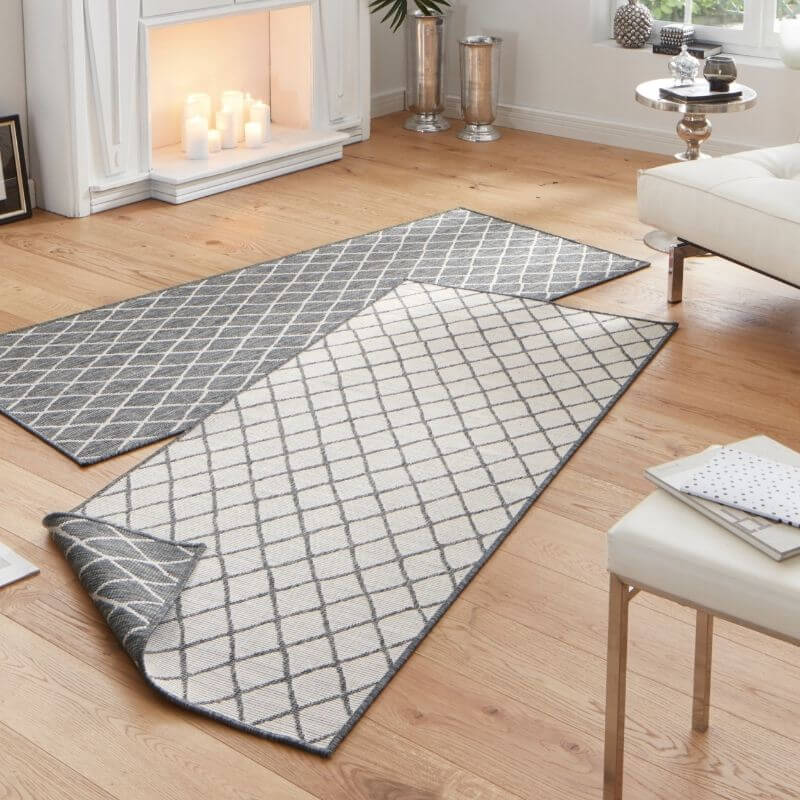 Reversible Indoor-Outdoor Geometric Flatweave Rug — room photo 8