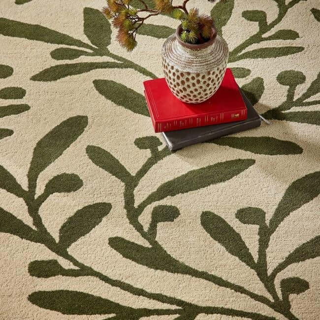 Cream Wool Rug Floral Design — room photo 2
