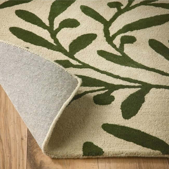 Cream Wool Rug Floral Design — room photo 3