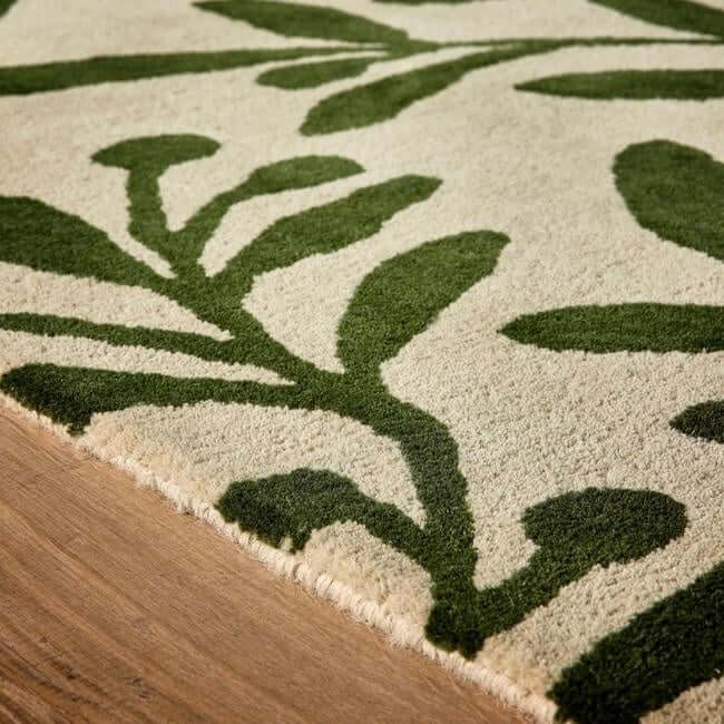 Cream Wool Rug Floral Design — room photo 4