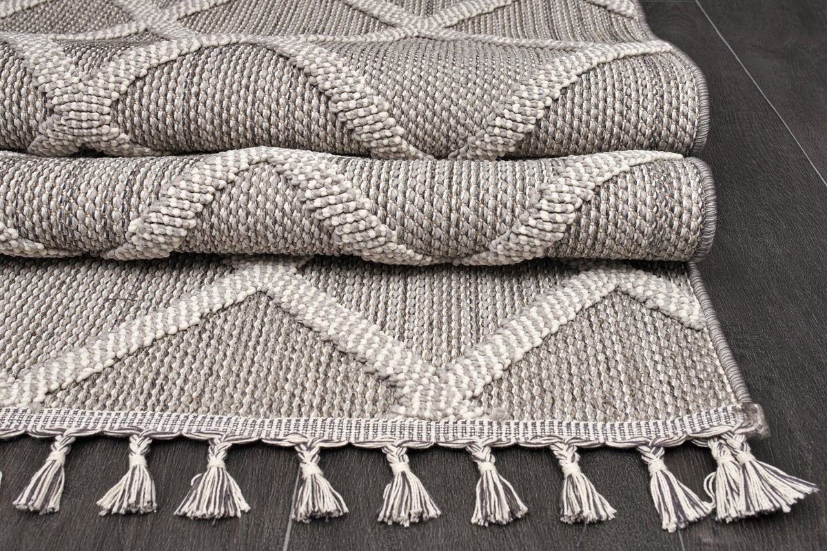 Grey & Ivory Trellis Indoor Outdoor Rug pile close-up