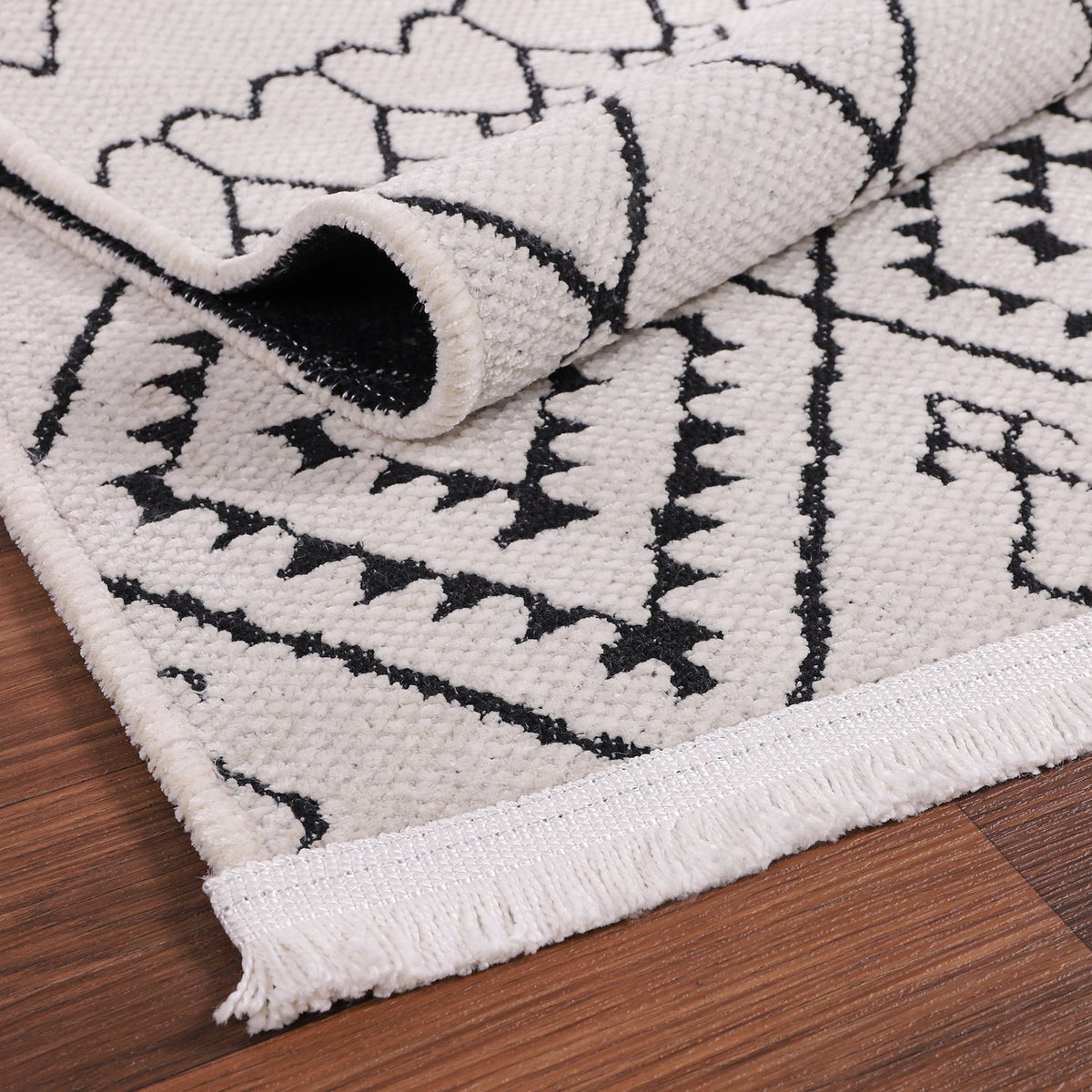 Ivory Berber Diamond Washable Rug pile close-up