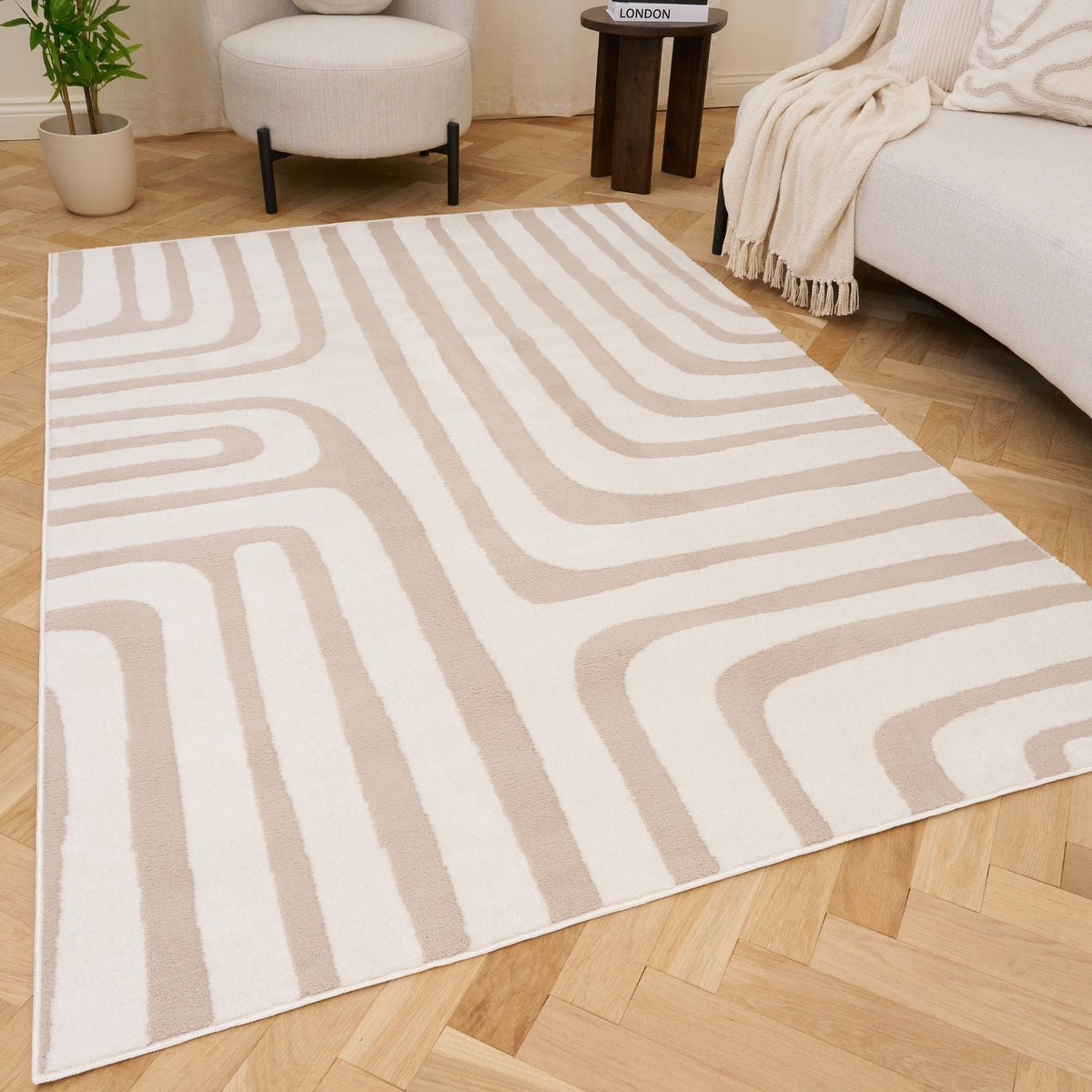 Loft Geometric Beige Rug — room photo 8