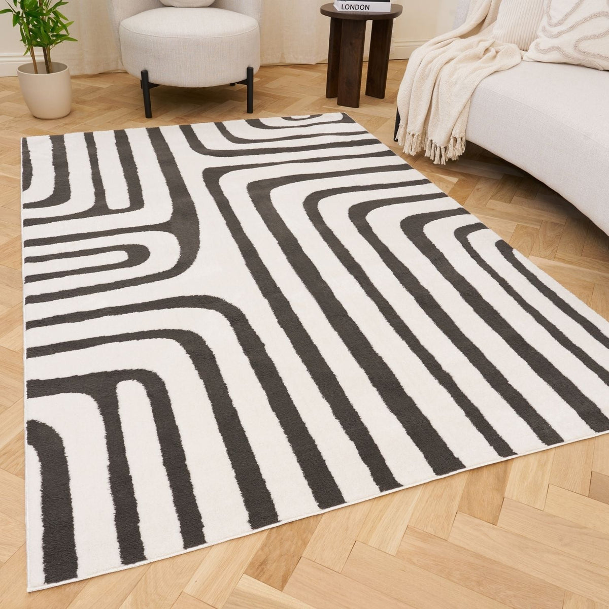 Loft Geometric Dark Grey Rug — room photo 8