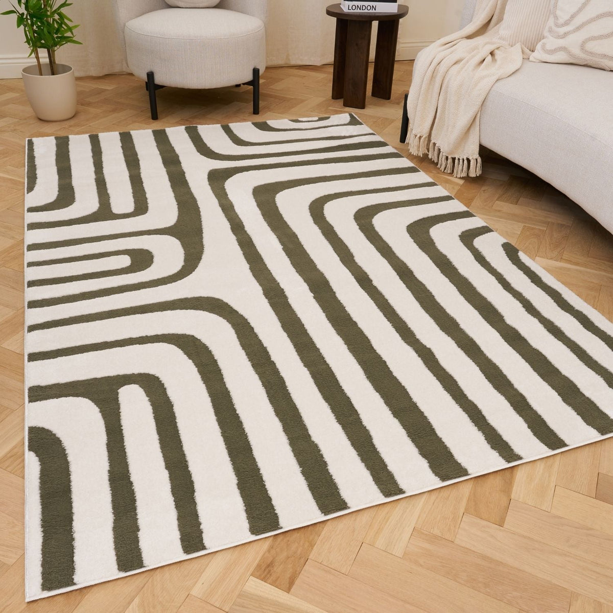 Loft Geometric Green Rug — room photo 8
